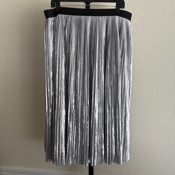 Metallic Silver Pleated Midi Skirt Elastic Waist Lined Women’s Large Partywear - Picture 1 of 9